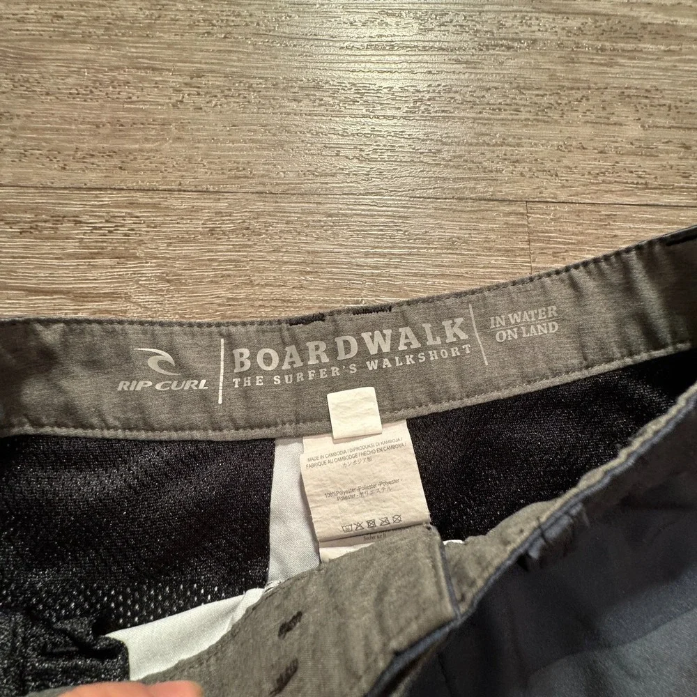 Rip Curl Shorts‎ Youth 23 Gray Stripe Boardshorts Surf Swim Boardwalk Hybrid